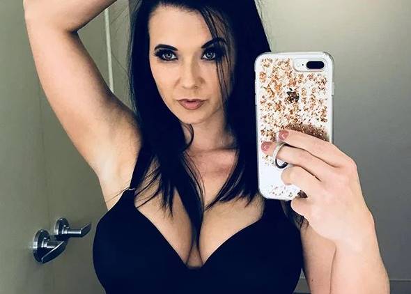 Kurtköy Esmer Masaj Yapan Olgun Escort Bayan Vedia - Image 1